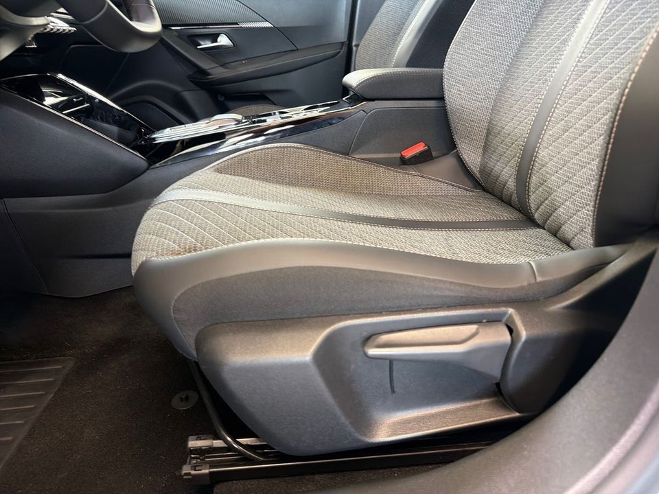 Peugeot 2008 1,2 PureTech 130 Allure EAT8 5d