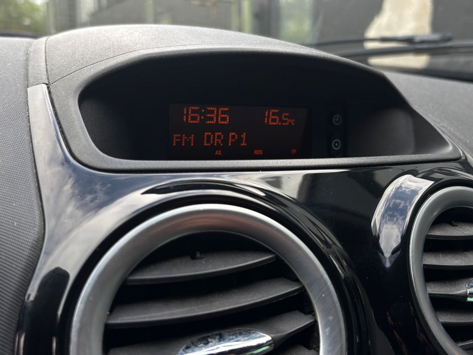 Opel Corsa 1,4 16V Cosmo 5d