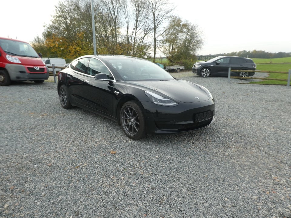 Tesla Model 3 Standard Range+ RWD 4d
