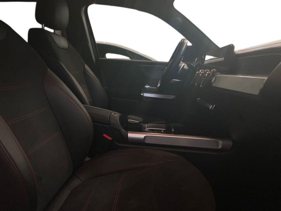 Mercedes EQB300 4Matic 5d
