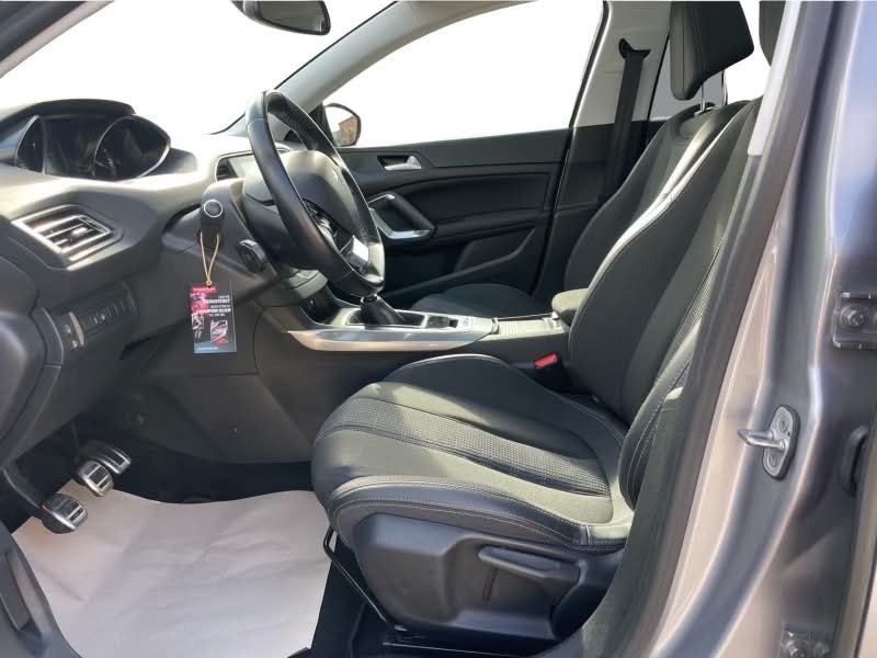 Peugeot 308 1,2 PureTech 130 Selection Sky SW 5d
