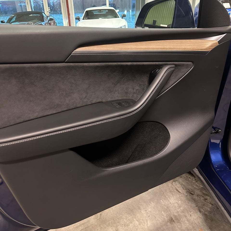 Tesla Model Y RWD 5d