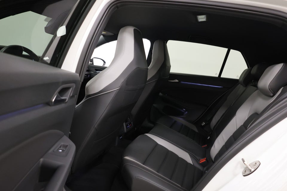 VW Golf VIII 1,4 GTE DSG 5d