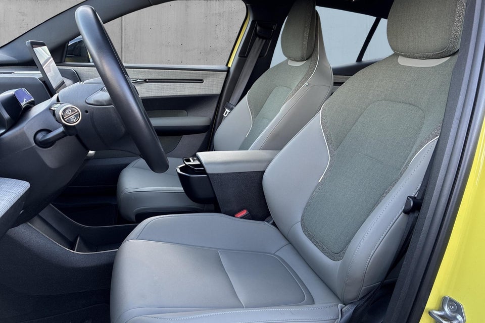 Volvo EX30 Extended Range Plus 5d