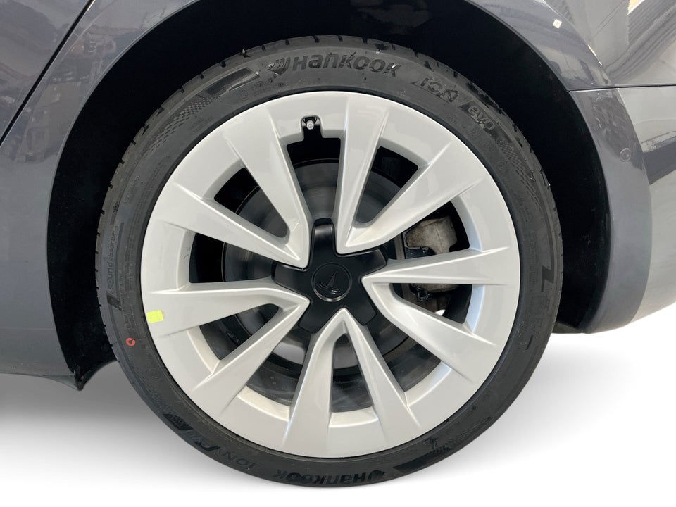 Tesla Model 3 Long Range AWD 4d