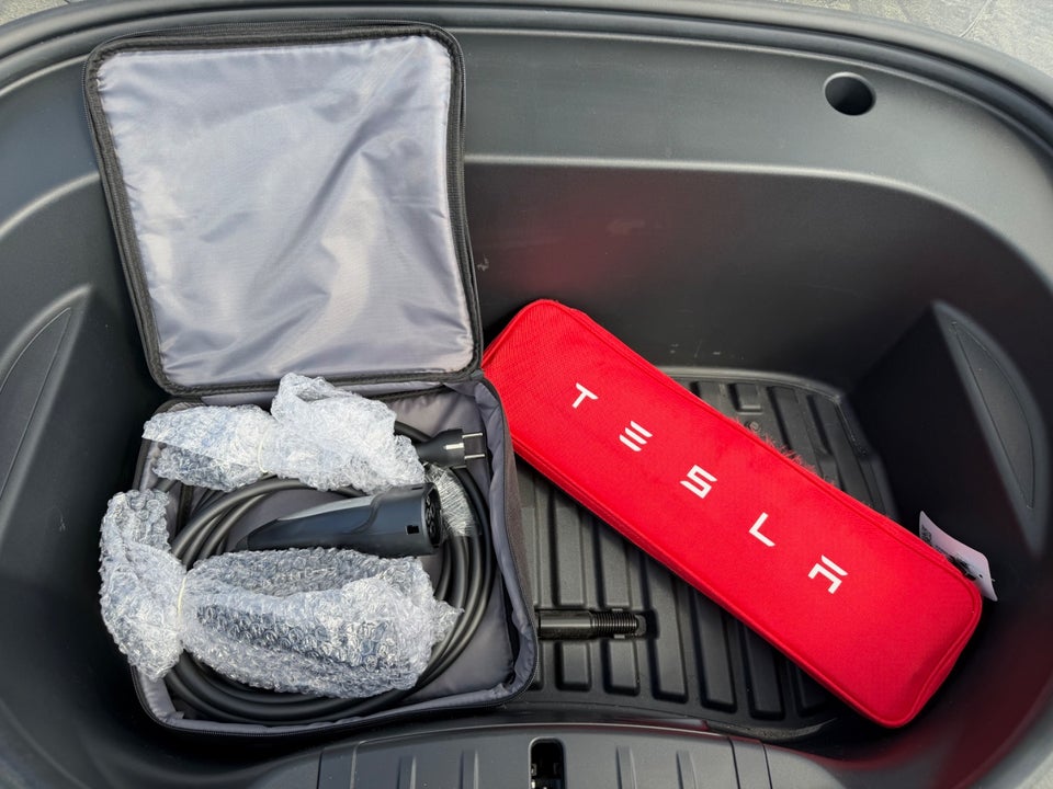 Tesla Model 3 Long Range AWD 4d
