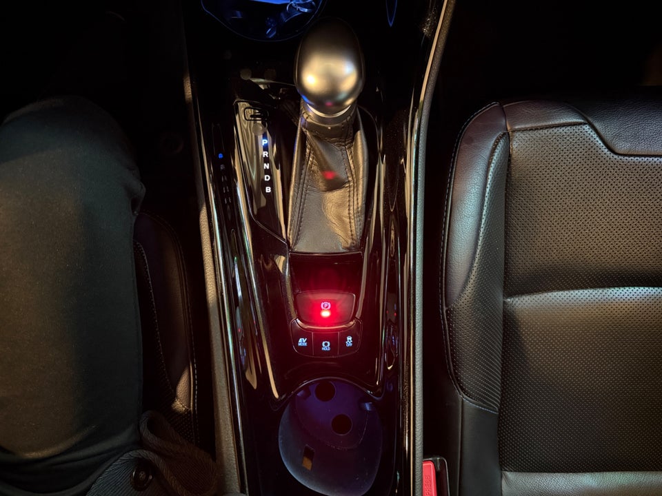 Toyota C-HR 1,8 Hybrid Premium Selected CVT 5d