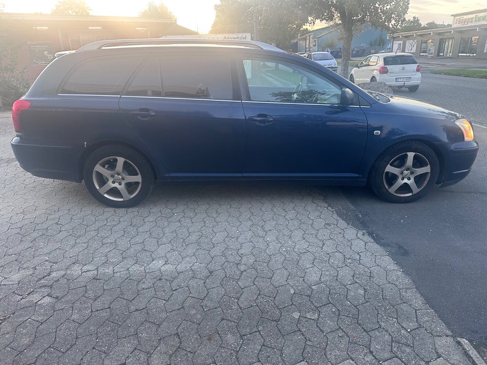 Toyota Avensis 1,8 VVT-i Elegance stc. 5d