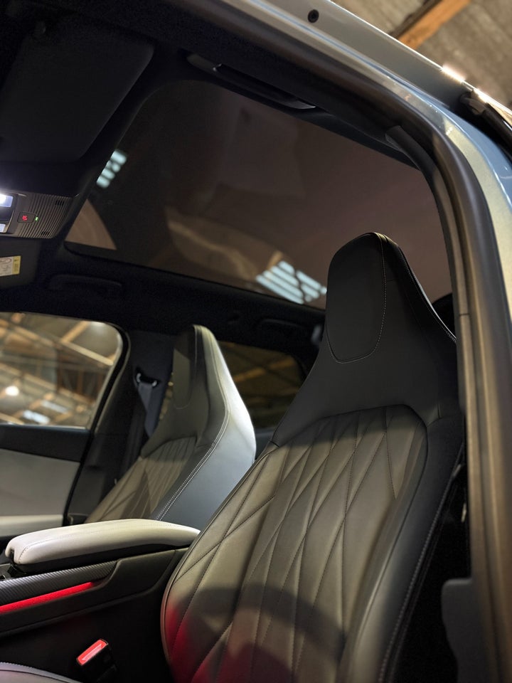 Ford Explorer 77 Premium Extended Range 5d