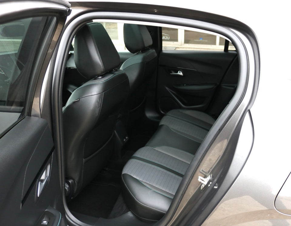 Peugeot 208 1,2 PureTech 100 Allure Sky 5d