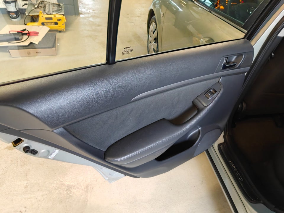 Toyota Avensis 1,8 VVT-i Sol stc. 5d