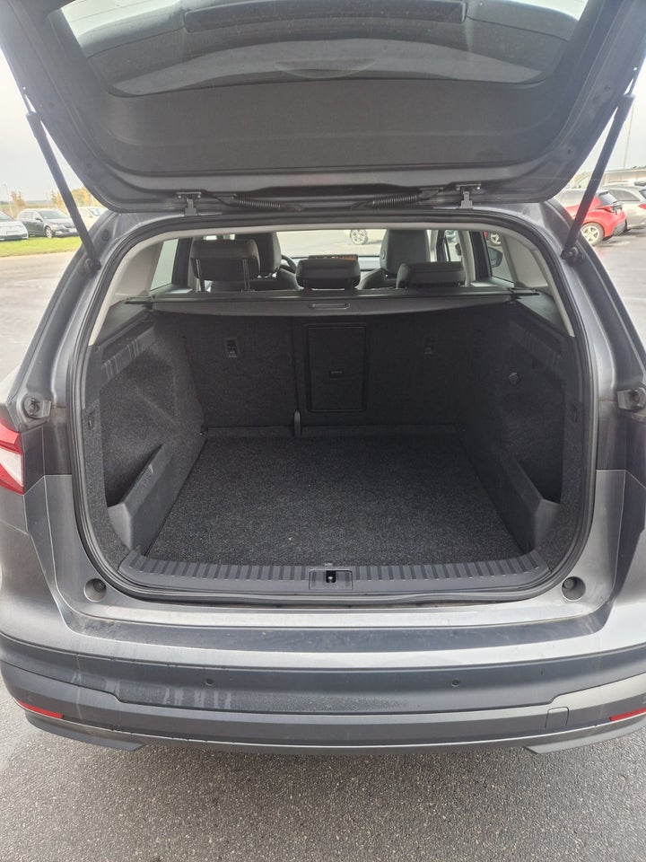 Skoda Enyaq 60 iV Loft 5d