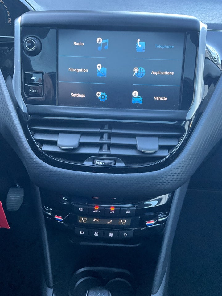 Peugeot 208 1,2 PureTech 82 Selection Sky 5d