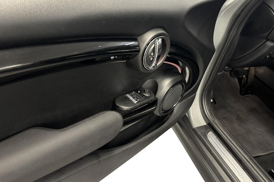 MINI Cooper SE Essential 3d