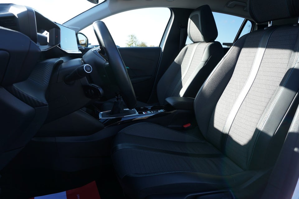 Peugeot 208 1,2 PureTech 100 Allure Sky 5d