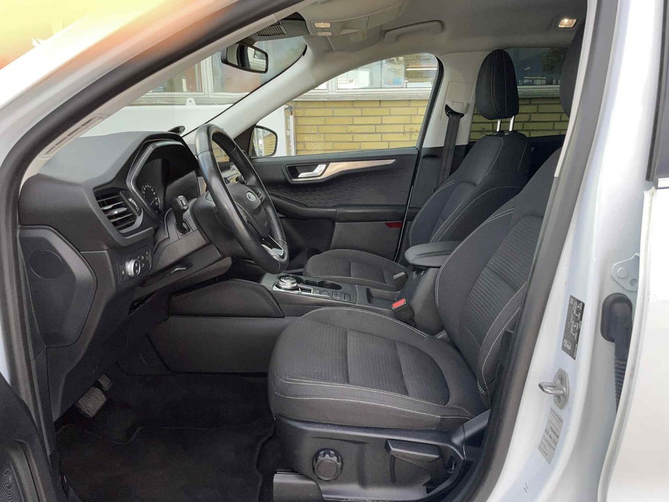 Ford Kuga 2,5 PHEV Titanium CVT 5d