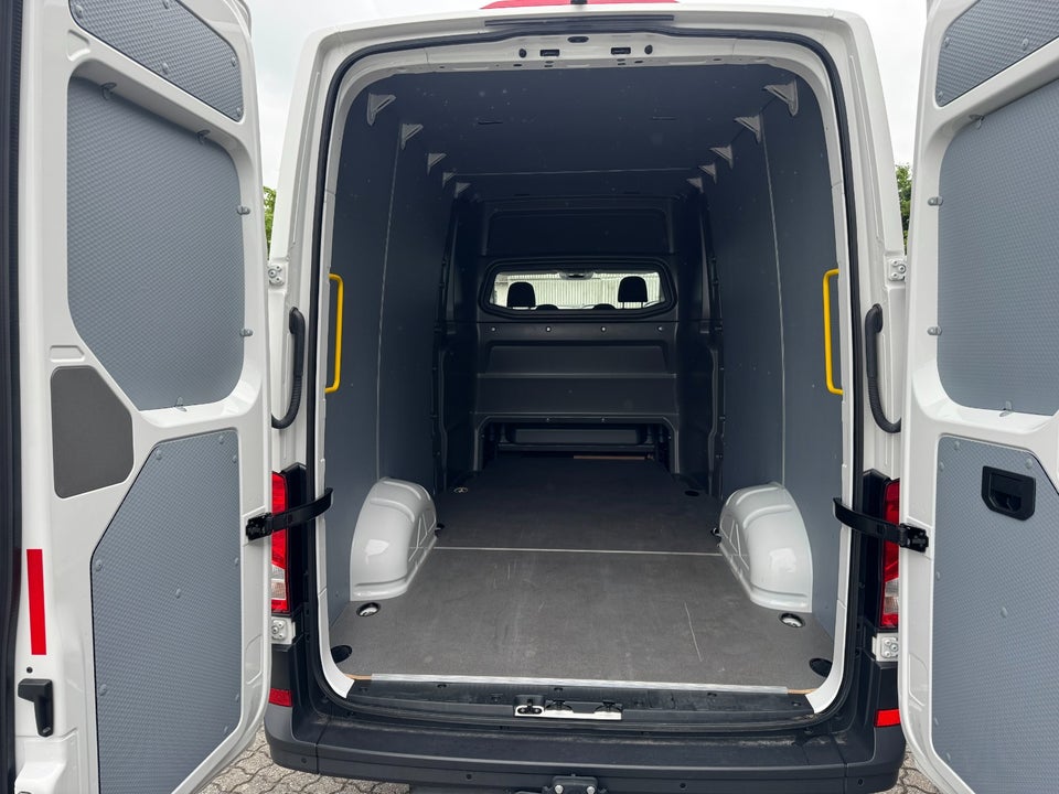 VW Crafter 35 2,0 TDi 177 Kassevogn L4H3 aut.