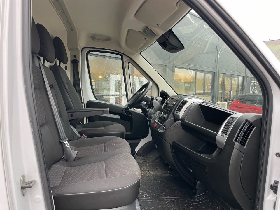 Peugeot Boxer 335 2,2 BlueHDi 140 L3H2 Premium