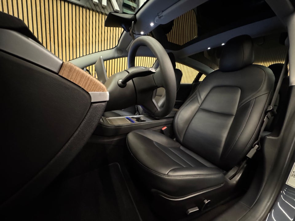 Tesla Model 3 Long Range AWD 4d