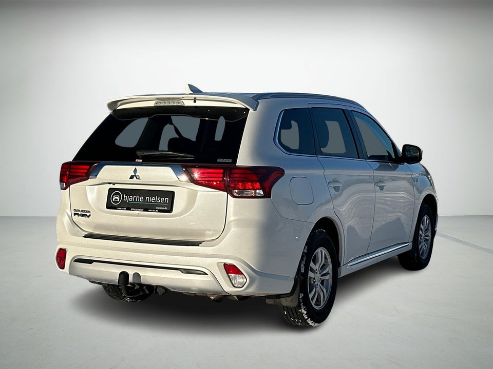 Mitsubishi Outlander 2,4 PHEV Inform+ CVT 4WD 5d