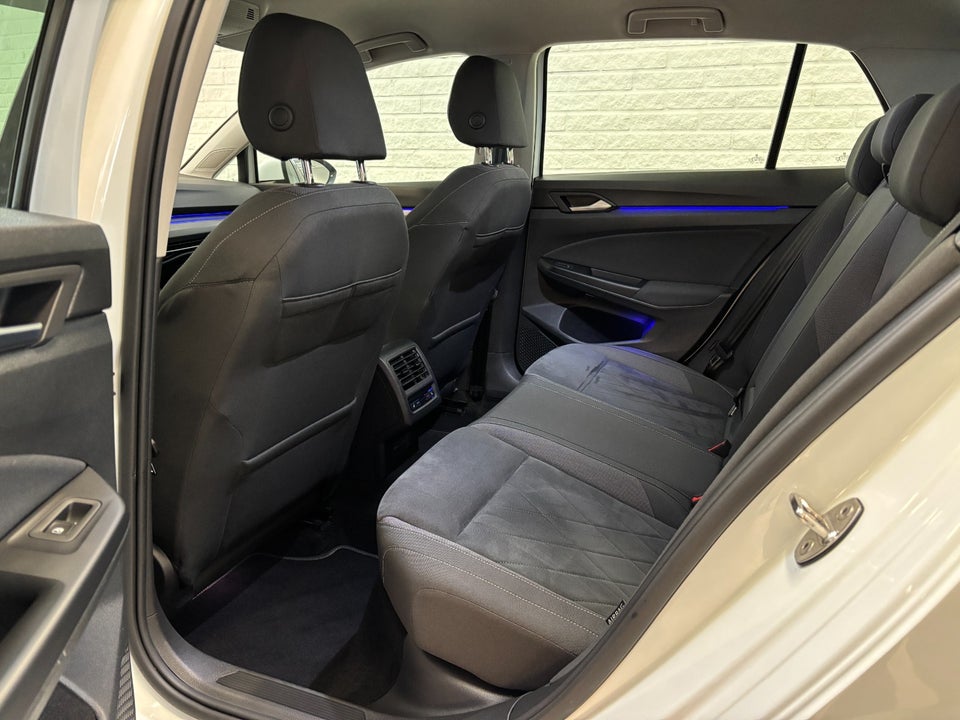 VW Golf VIII 1,5 eTSi 150 1st Edition DSG 5d