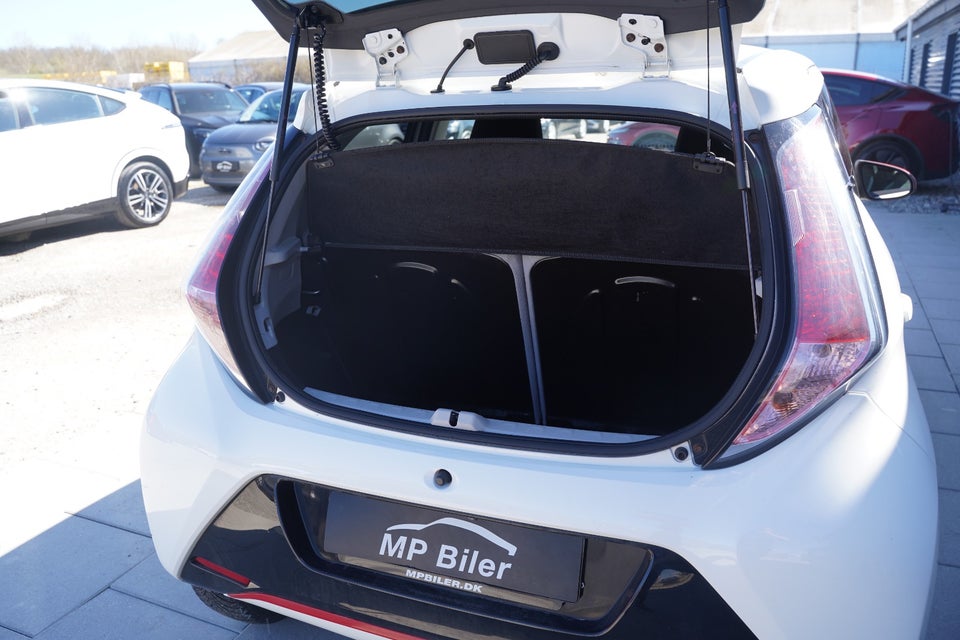 Toyota Aygo 1,0 VVT-i x-press 5d