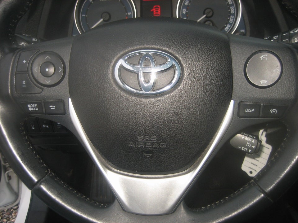 Toyota Auris 2,0 D-4D T2 Touring Sports Skyview 5d