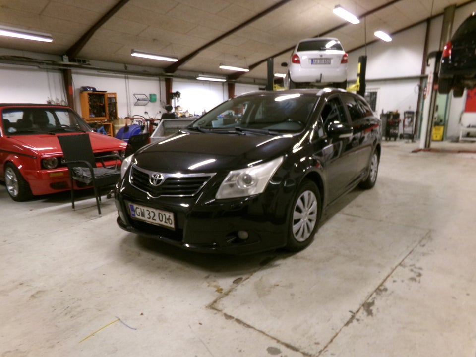 Toyota Avensis 2,0 D-4D TX stc. 5d