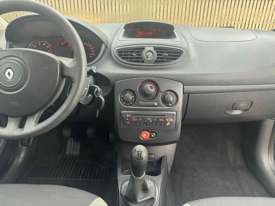 Renault Clio III 1,2 16V Authentique 3d