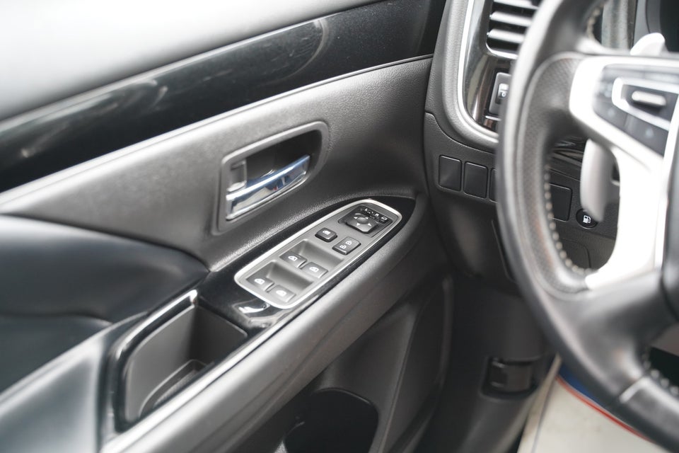 Mitsubishi Outlander 2,4 PHEV Inform+ CVT 4WD 5d