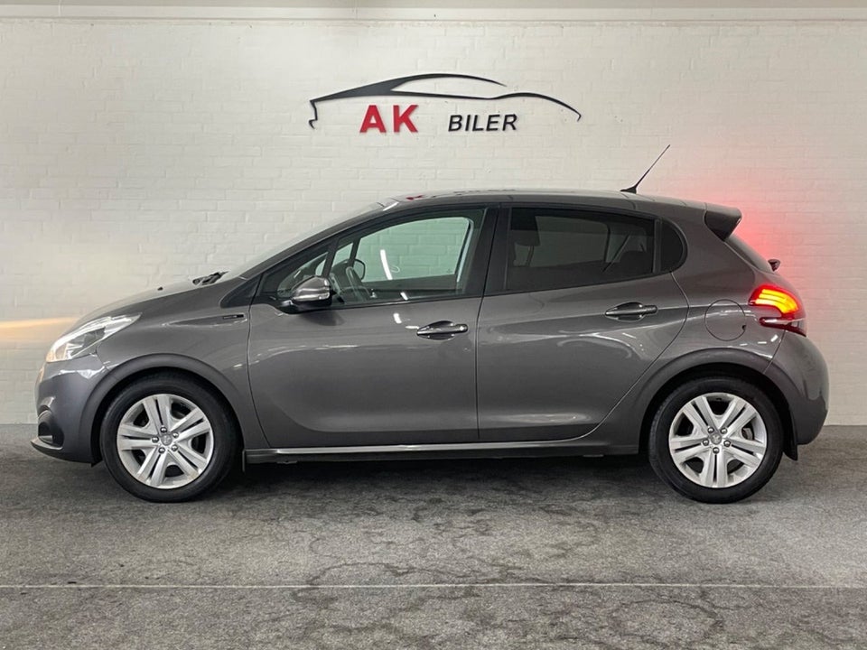 Peugeot 208 1,5 BlueHDi 100 Signature Sky 5d