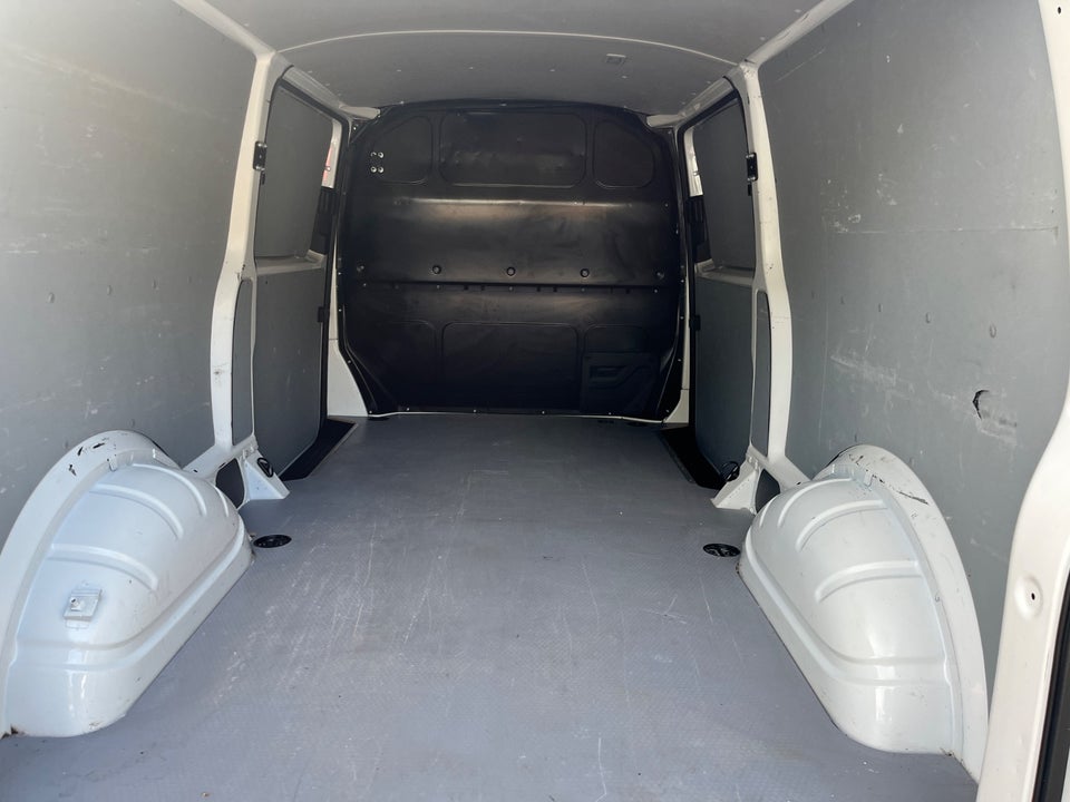VW Transporter 2,0 TDi 110 Kassevogn lang