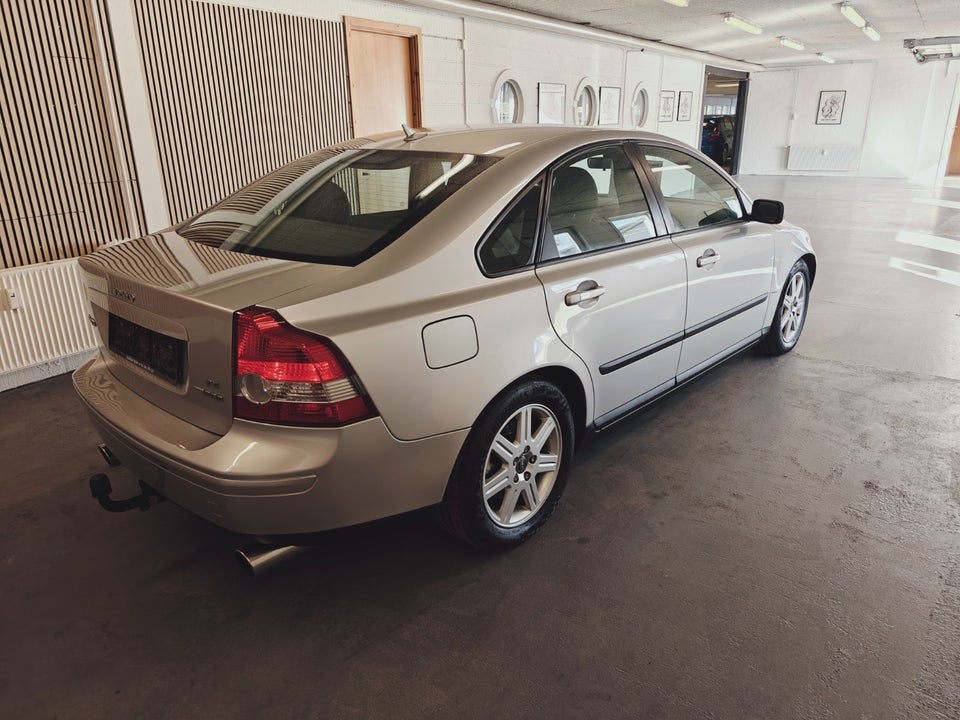 Volvo S40 2,4  4d