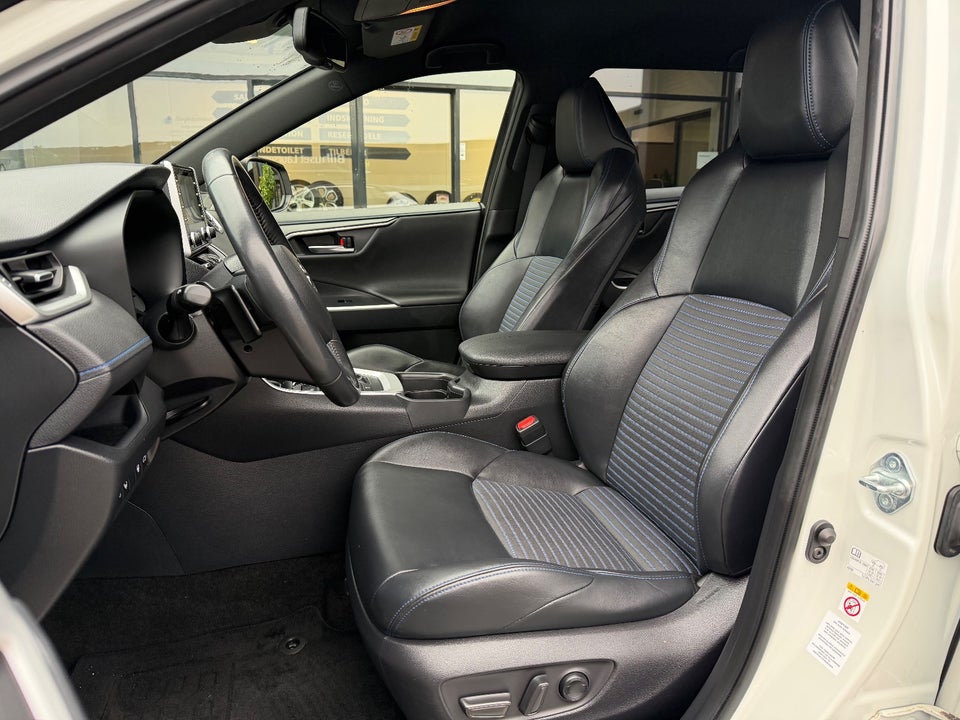 Toyota RAV4 2,5 Hybrid H3 Style MDS 5d