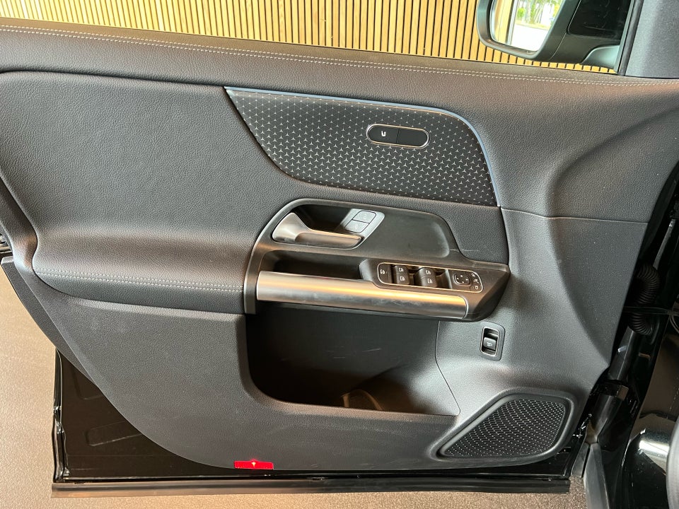 Mercedes EQA300 Progressive 4Matic 5d