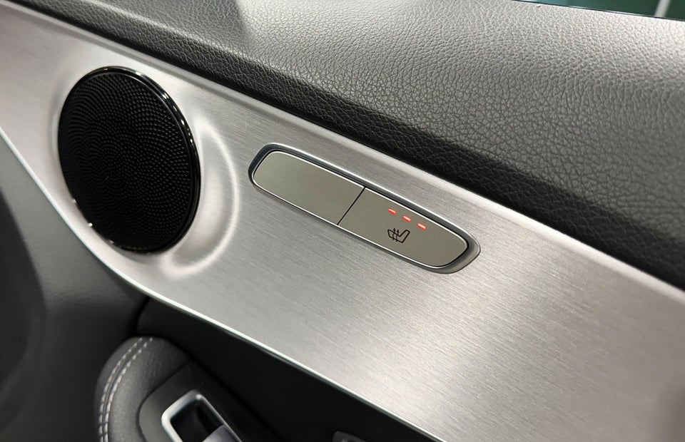 Mercedes C300 de 2,0 AMG Line stc. aut. 5d