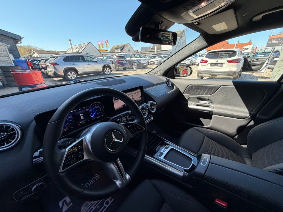 Mercedes EQA300 Progressive 4Matic 5d