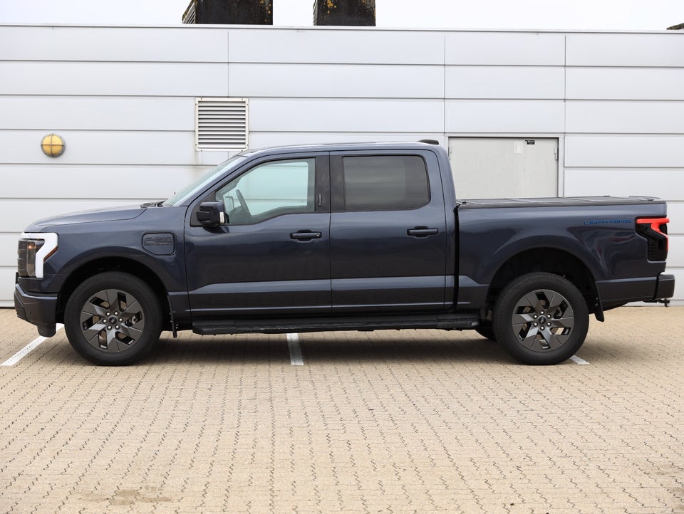 Ford F-150 Lightning Lariat Standard Range 4d