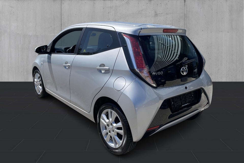 Toyota Aygo 1,0 VVT-i x-play 5d