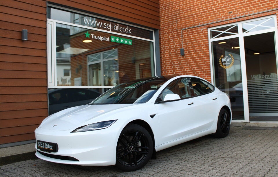 Tesla Model 3 Long Range AWD 4d