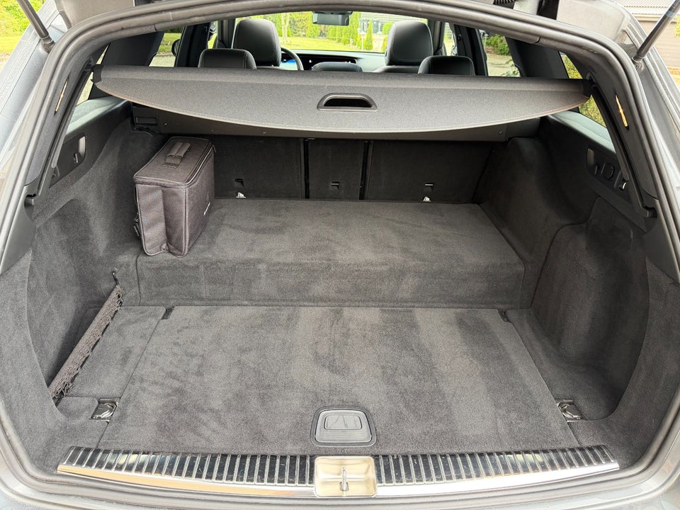 Mercedes E300 de 2,0 AMG Line stc. aut. 4Matic 5d