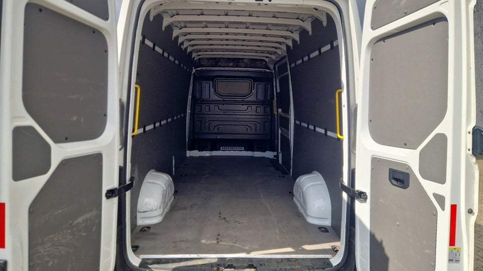 VW Crafter 35 2,0 TDi 140 Kassevogn L4H3 aut.