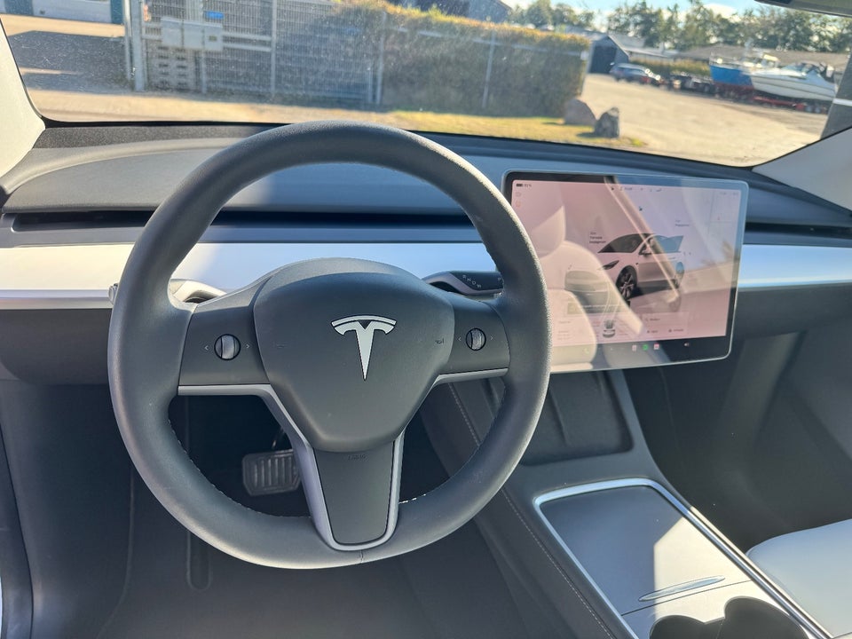 Tesla Model Y RWD 5d