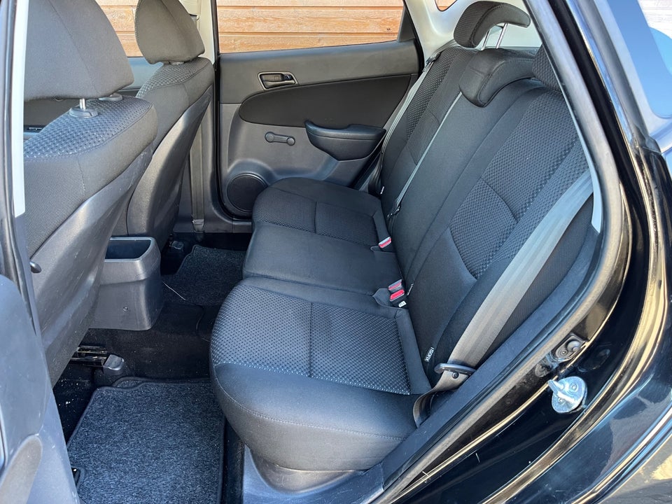 Hyundai i30 1,6 CRDi 90 Comfort Eco 5d