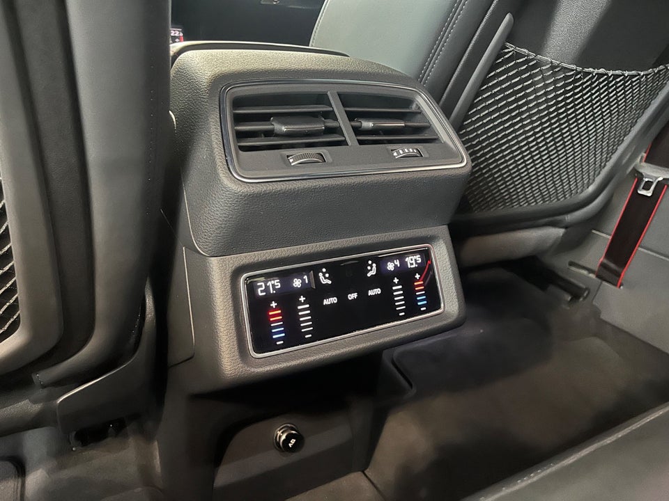 Audi Q8 e-tron 55 S-line Black Edition Sportback quattro 5d