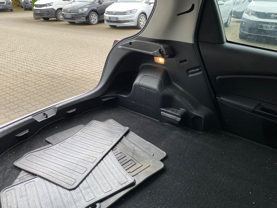 Toyota Yaris 1,5 Hybrid H1 e-CVT Van 5d