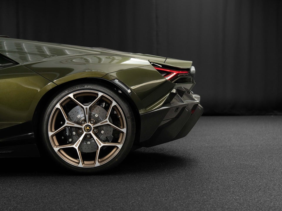 Lamborghini Revuelto 6,5  2d
