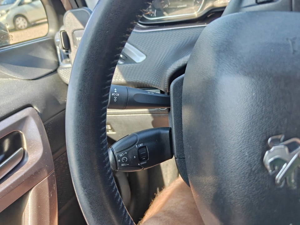 Peugeot 2008 1,2 VTi 82 Allure 5d