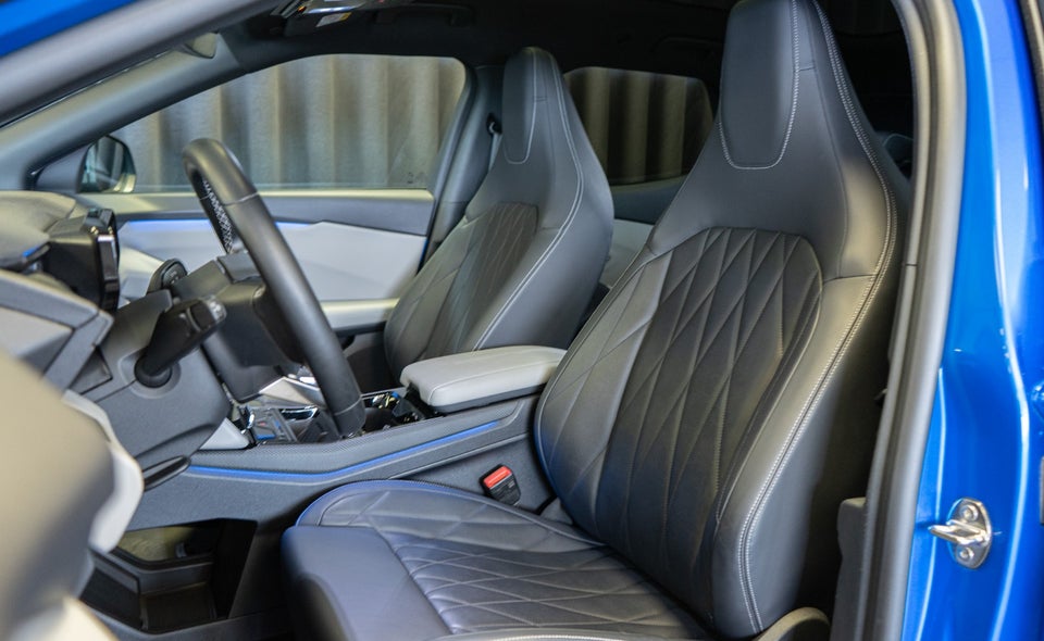 Ford Explorer 77 Premium Extended Range 5d