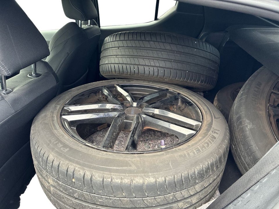 Toyota C-HR 1,8 Hybrid C-LUB CVT 5d